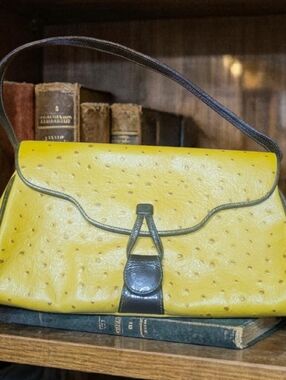 "MICHELE VAUGHN" NEW YORK -  Authentic "VINTAGE" Leather Purse!